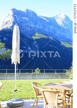 スイス、グリンデルワルトの風景、アイガー 57452552