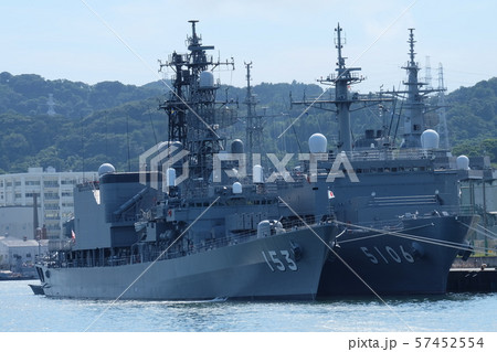 護衛艦ゆうぎりと海洋観測艦しょうなん 護衛艦ゆうぎりと海洋観測艦しょうなん 57452554