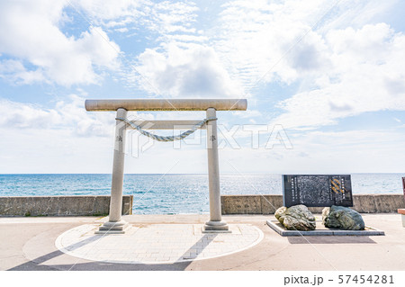 北海道の夏の海 木古内 みそぎ浜の風景 57454281