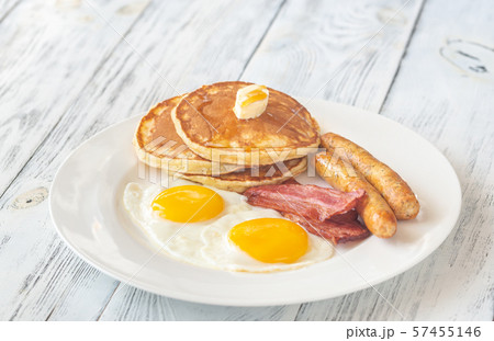 Traditional American breakfast Traditional American breakfast 57455146