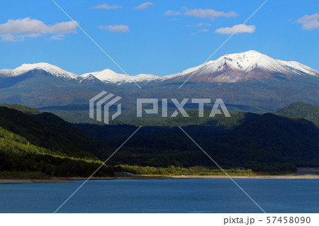 大雪山の初冠雪 57458090