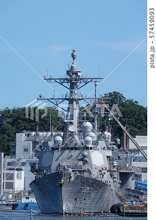 横須賀基地に停泊するミサイル駆逐艦ウィリアム・P・ローレンス 57459093