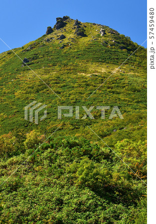 快晴の北海道ニセコ町五色温泉郷倶知安線でイワオヌプリの風景を撮影 快晴の北海道ニセコ町五色温泉郷倶知安線でイワオヌプリの風景を撮影 57459480