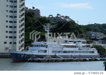 横須賀基地に停泊する特務艇はしだて 57460120