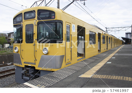 西武秩父駅に停車中の2000系電車（芝桜ダイヤ：飯能⇔西武秩父） 57461997