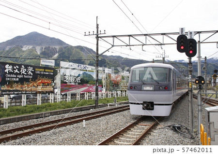 西武秩父駅を発車する西武レッドアロー 西武秩父駅を発車する西武レッドアロー 57462011