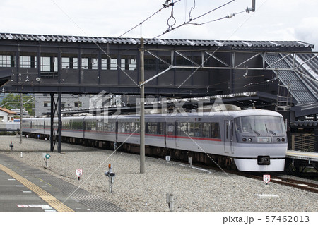 西武秩父駅に停車中の西武レッドアロー 57462013