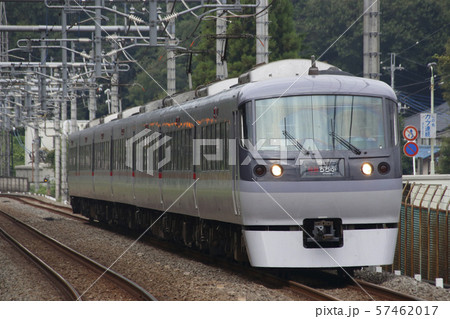 西武池袋線を行く、特急ちちぶ（10000系） 57462017