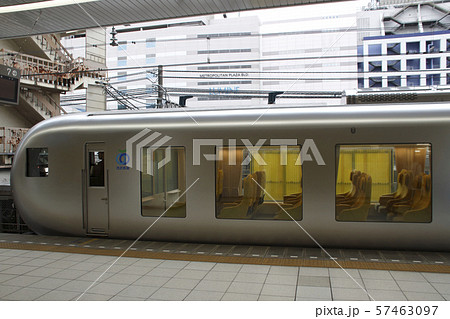 池袋駅に停車中の西武特急001系「ラビュー」 池袋駅に停車中の西武特急001系「ラビュー」 57463097