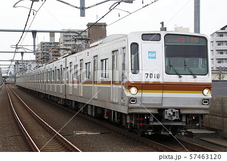 西武池袋線直通の地下鉄副都心線7000系(Fライナー) 西武池袋線直通の地下鉄副都心線7000系(Fライナー) 57463120