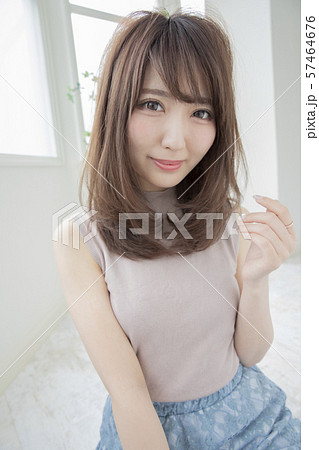 ストレート ミディアムヘアー 髪型 美容室の写真素材