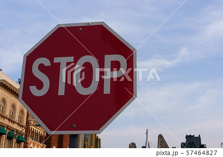英語表記のSTOP標識 57464827