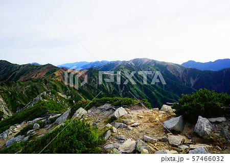 北アルプス 鷲羽岳山頂から後立山連峰方面の景色 北アルプス 鷲羽岳山頂から後立山連峰方面の景色 57466032
