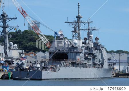 横須賀基地に停泊するミサイル巡洋艦シャイロー 57468009