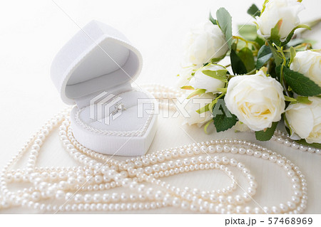 ウエディング　婚約指輪 57468969