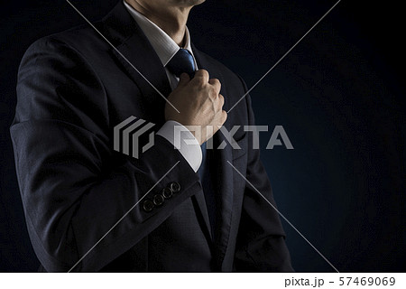 ビジネスマン ネクタイ 57469069