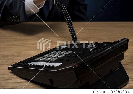 ビジネスマン 電話 57469157