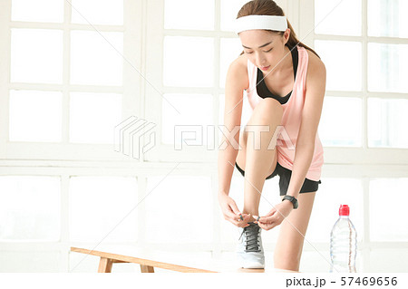 女性　スポーツ　ヘルシー 57469656