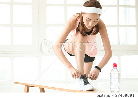 女性　スポーツ　ヘルシー 57469691
