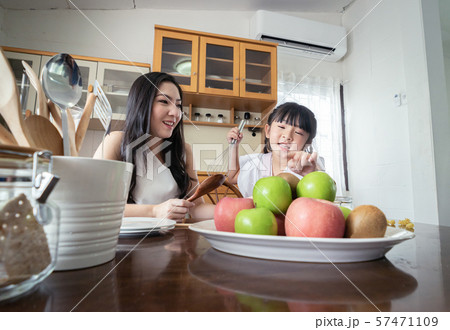 Happy moment together! Asian mother and daugter 57471109