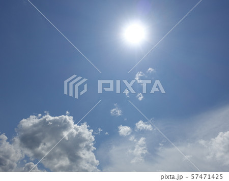 爽やかな秋空 57471425