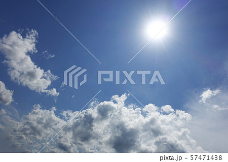 爽やかな秋空 57471438