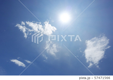 爽やかな秋空 57471566
