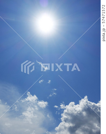 爽やかな秋空 57471572