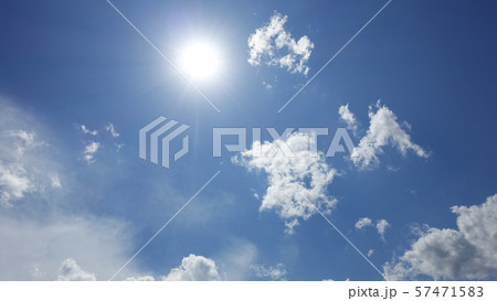 爽やかな秋空 57471583