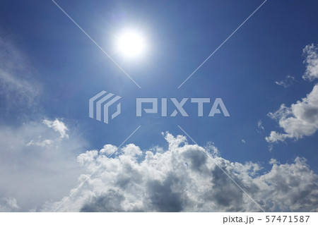 爽やかな秋空 57471587