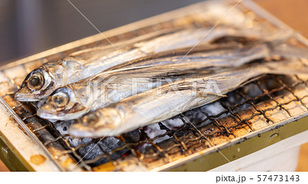 トビウオ（アゴ）の炭火焼きBBQ･bbq･炭火焼･網焼･備長炭･七輪･キャンプ･食事･飛び魚 57473143