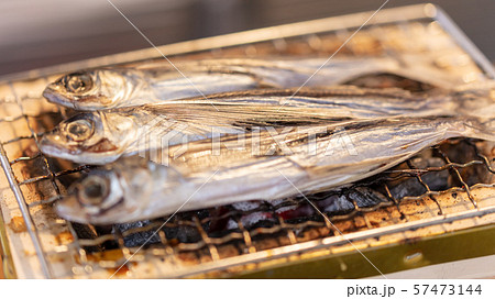 トビウオ(アゴ)の炭火焼きBBQ・bbq・炭火焼・網焼・備長炭・七輪・キャンプ・食事・飛び魚 トビウオ(アゴ)の炭火焼きBBQ・bbq・炭火焼・網焼・備長炭・七輪・キャンプ・食事・飛び魚 57473144