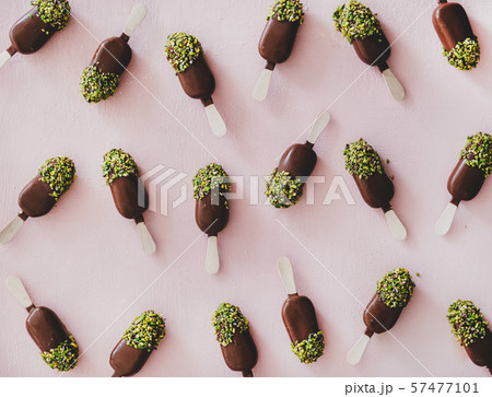 Chocolate glazed ice cream pops with pistachio 57477101