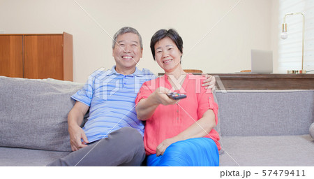 eldely couple watch tv eldely couple watch tv 57479411