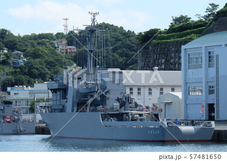 横須賀基地に停泊する多用途支援艦えんしゅう 57481650