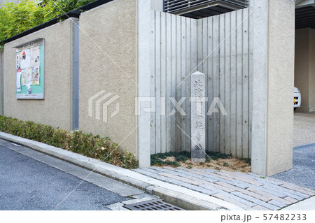 此附近 本能寺址 石碑 此附近 本能寺址 石碑 57482233