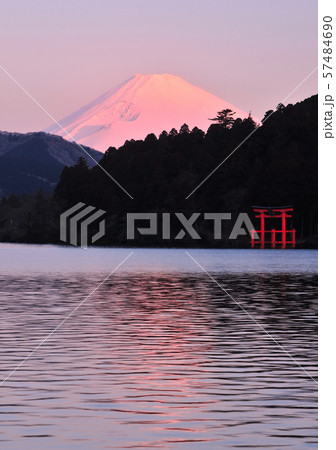 芦ノ湖畔からの紅富士-77682 芦ノ湖畔からの紅富士-77682 57484690