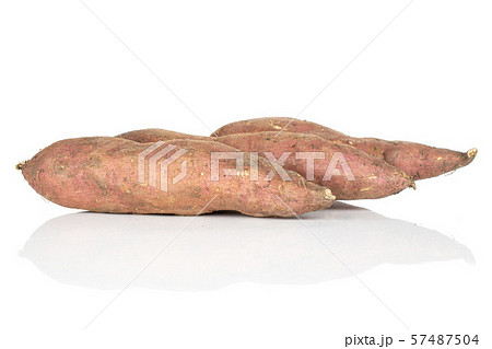Fresh sweet potato isolated on whiteの写真素材 [57487504] - PIXTA