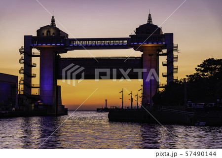 (静岡県)沼津港大型展望水門・びゅうお ライトアップ (静岡県)沼津港大型展望水門・びゅうお ライトアップ 57490144