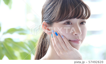 女性　ビューティー 57492620