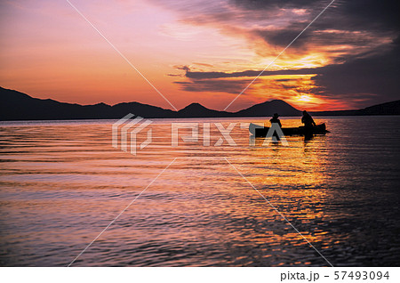 支笏湖 朝焼け カヌー 57493094