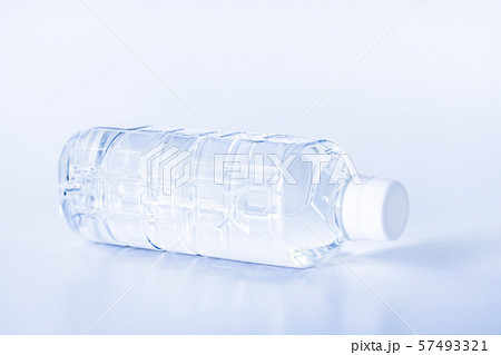 ペットボトルの水 ペットボトルの水 57493321