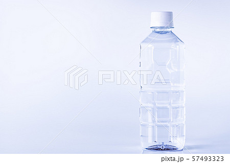 ペットボトルの水 ペットボトルの水 57493323