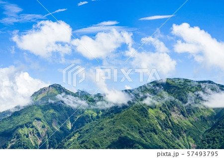 雨飾山登山 (笹平から焼山を望む) 雨飾山登山 (笹平から焼山を望む) 57493795