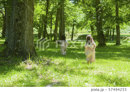 双子の姉妹 57494255