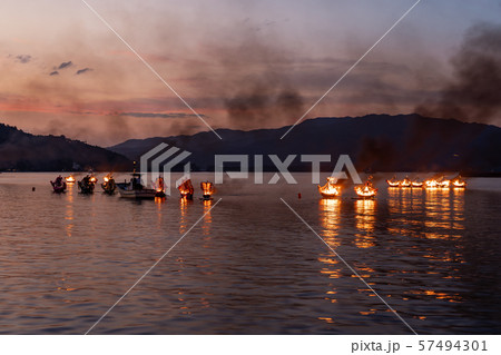 京都府　宮津市　宮津燈籠流しの精霊船　燃える船 57494301