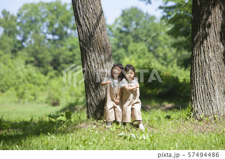 双子の姉妹 双子の姉妹 57494486