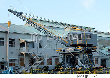 浦賀船渠の工場とクレーン 57495079