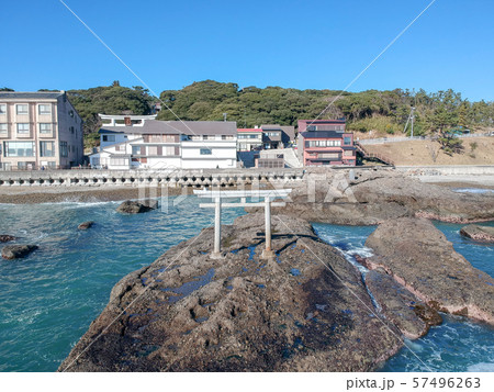 茨城県　大洗海岸　磯前神社の海の鳥居　空撮 57496263