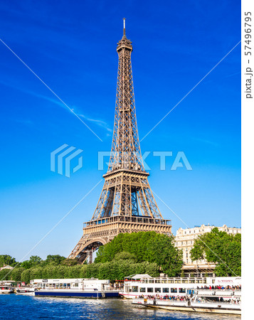 世界遺産　パリのセーヌ河岸　エッフェル塔　縦位置 57496795